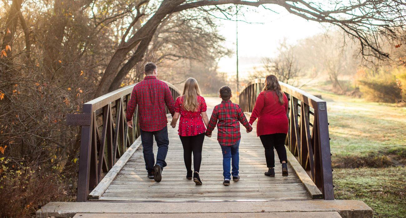 Discover practical strategies to strengthen your relationship with your children, including tips for dealing with teenagers and specific guidance for single fathers and mothers. Build unbreakable family bonds with activities that promote communication and mutual understanding. 🌟👨‍👩‍👧‍👦 #FamilyBonds #HealthyRelationship #FamilyActivities